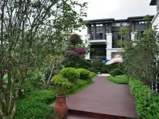 看湖原生态的高品质小区,被山林包围,天然湖水