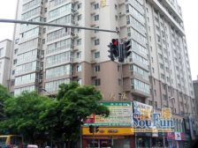 新上朝东两居室,精装修,业主诚心出售,采光无遮挡
