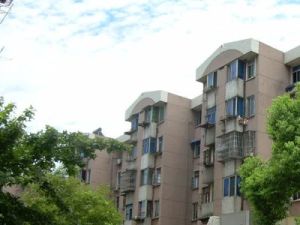 鹤池苑二区配套齐全,采光好,出行方便,自住装修