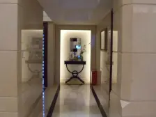 此房满两年,户型方正,纯联排别墅区,带双车位,