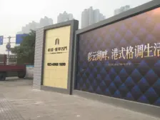 彩云湖轻轨站门口,主播小姐姐自住,装修好得很