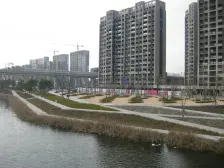 有产权车位 装修两年未住人 全屋地暖Z央空调 满五仅需契税