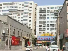 房子3室1饭厅 小区有院子 停车方便 配套齐全