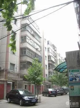 保全街小区3室1厅1卫南北朝向900.00元/月出租