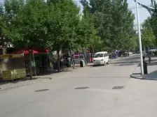 去年全新装修自住,无贷款.三条地铁口 年代新,物业好