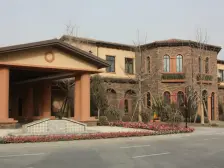 此房南北通透,户型方正,采光好,地理位置优越。