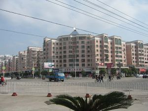 凯升花园人民会堂,中高层140平加杂物间售价98万