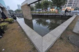 罗马花园大四房加车库155万