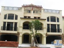 中间楼层,全新毛坯,朝南,采光通风好,视野开阔