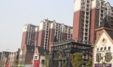 小区中间位置,房东自住,保养新,采光好,带车位