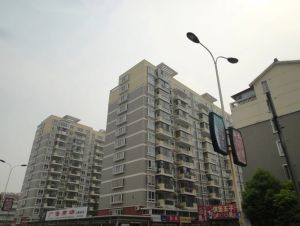 东大公寓三室两厅一卫客厅通透,两室采光好,户型好