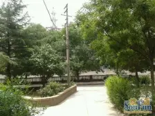 此房是单位家属院,通透的格局,采光充足,出入方便