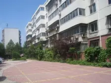 此房朝南北向,小区环境,适合年轻人居住