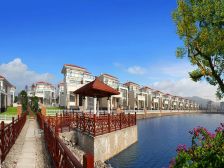 小区房子房龄新,小区环境保持的很好,人文素质比较高