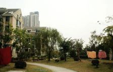 端头顶楼复式,带露台,做6房,简约式精装修