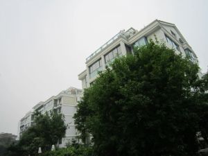 荷塘月色中间楼层采光好离校近