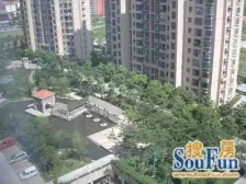 该房源楼层好,户型方正,视野开阔,采光充足门口就是