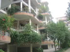 碧绿华庭的优势住家精装大四房,房东诚心出售,