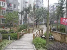 住家精装两房,户型方正采光好。