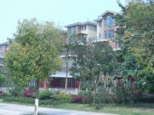 龙马大道住家精装修三房,保养好,可以拎包入住