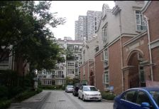 南京西路板块 联排别墅 地上三层有露台