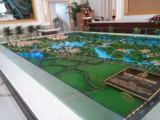 中南锦城大四房精装修 带个车位 看房方便