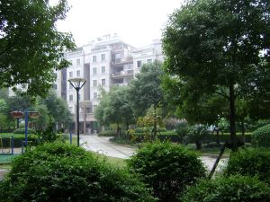 业主诚心出售,价格可谈,小区环境好,适合居住