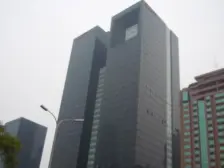 房子装修好,可以直接入住,房子一层8户,07年电梯房