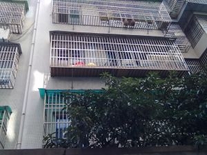 车一楼毛坯出租中,采光好诚心出售