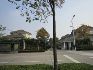 瓜渚湖旁湖中园双拼东边套 大花园 很诚心出售