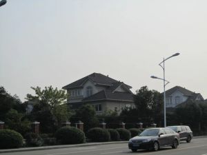 湖中园双拼东边套精装修带花园瓜渚湖公园边诚心出售