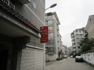 家宜花园,小区闹中取静,楼层佳,房东诚心出售