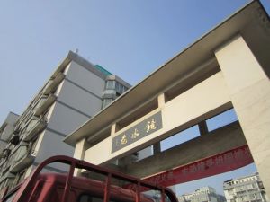 镜水苑大三房,采光好,拎包入住,房东诚意出售