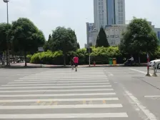 万达旁,地铁口,楼中楼,飞机户型,配套成熟。