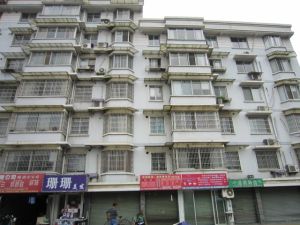 镜中园公寓,高楼层,实用面积200多方,350万。