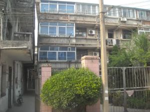 姚港路25号2室中层房源诚心出售看房方便!