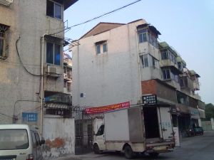 笛福新村边套,楼层好。配套齐全