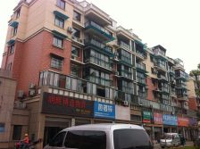 江北蓝都华城小区入住率高,户型方正带阳台。