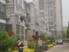 小区环境好,边户,带个大院子。