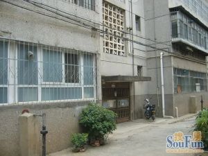亚龙小区东区4室2厅东南