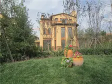 此房南北通透,户型方正,采光好,小区环境优美。