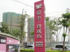 客厅带阳台,独立电梯,小区中心位置,主卧朝南