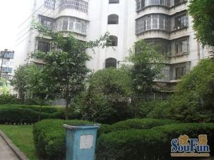 端头房大两室两厅精装修中间楼层南北朝向
