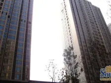 房子位置好,业主诚心出售.房本在手,可随时交易