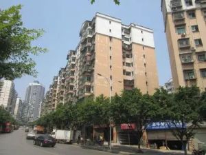 紫云花园 中间大层 诚心出售 看房方便