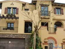 山语湖别墅占地800平方,一线湖景,代高尔夫会籍