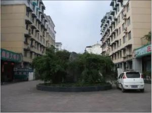 西部石油苑4室1厅东南