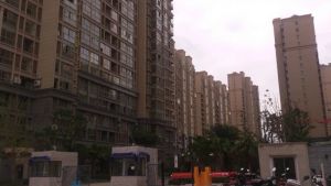 未来锦城精装修拎包入住三房+书房诚心出售