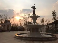 照母山 融创凡尔赛花园一期别墅三房360万