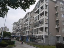 带飘窗,精装修,采光充足,一梯两户,得房率高,小区景观位置